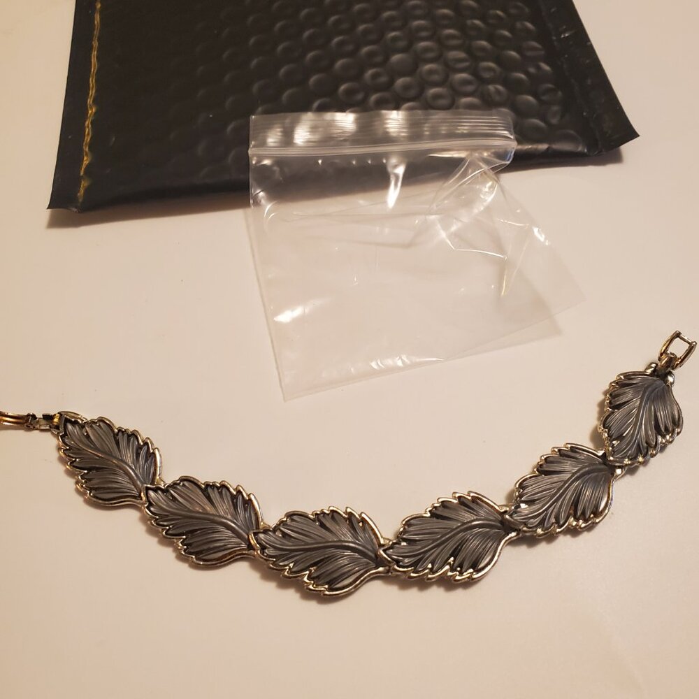 1 Silver Leaf Bracelet, item # A-1236, wt 24 grams. - Picture 10 of 10
